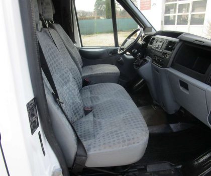Ford-Transit-2012-interiér-půjčovna-dodávek-Brno.jpg